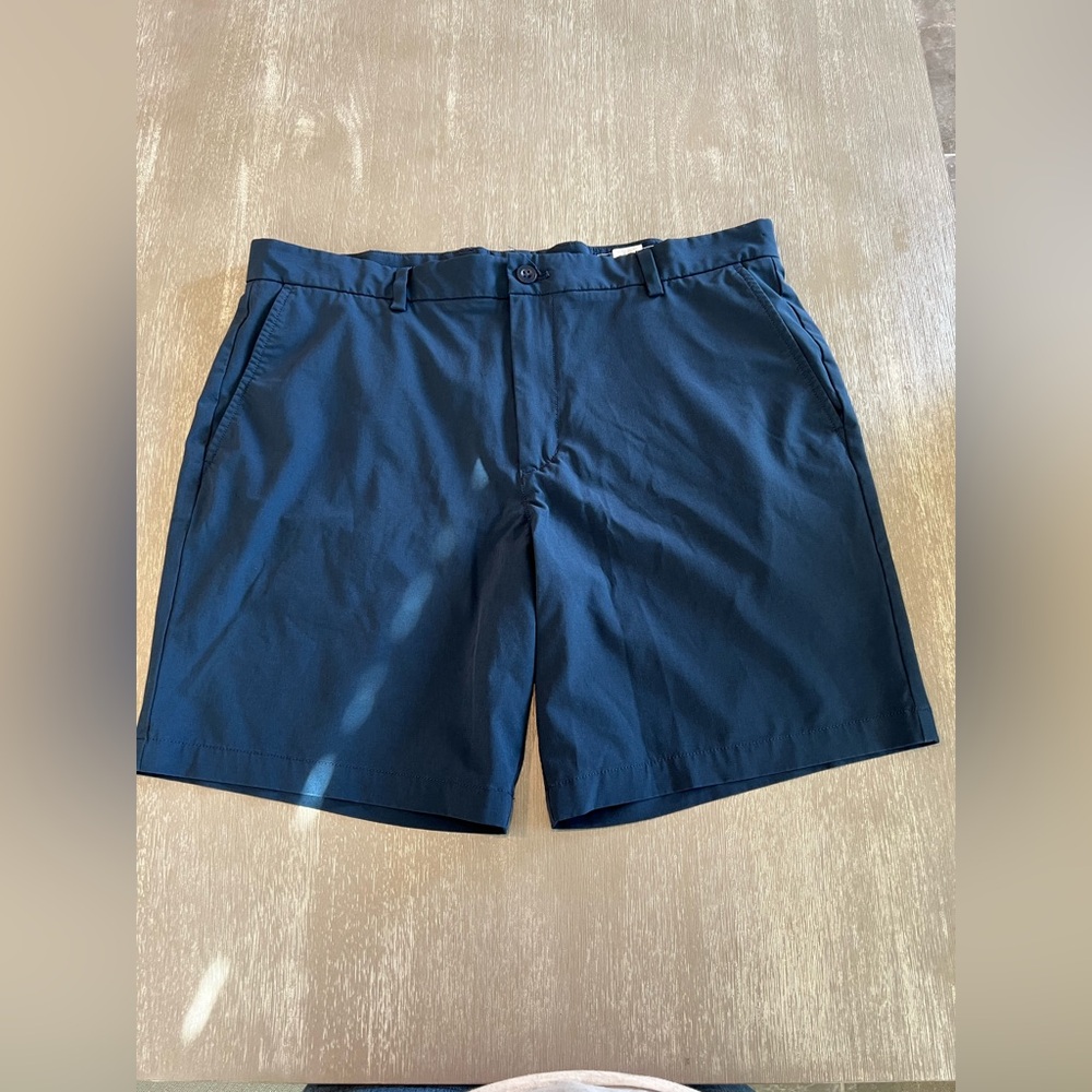 Vineyard Vines breaker shorts Men's Navy Blue Shorts size 36